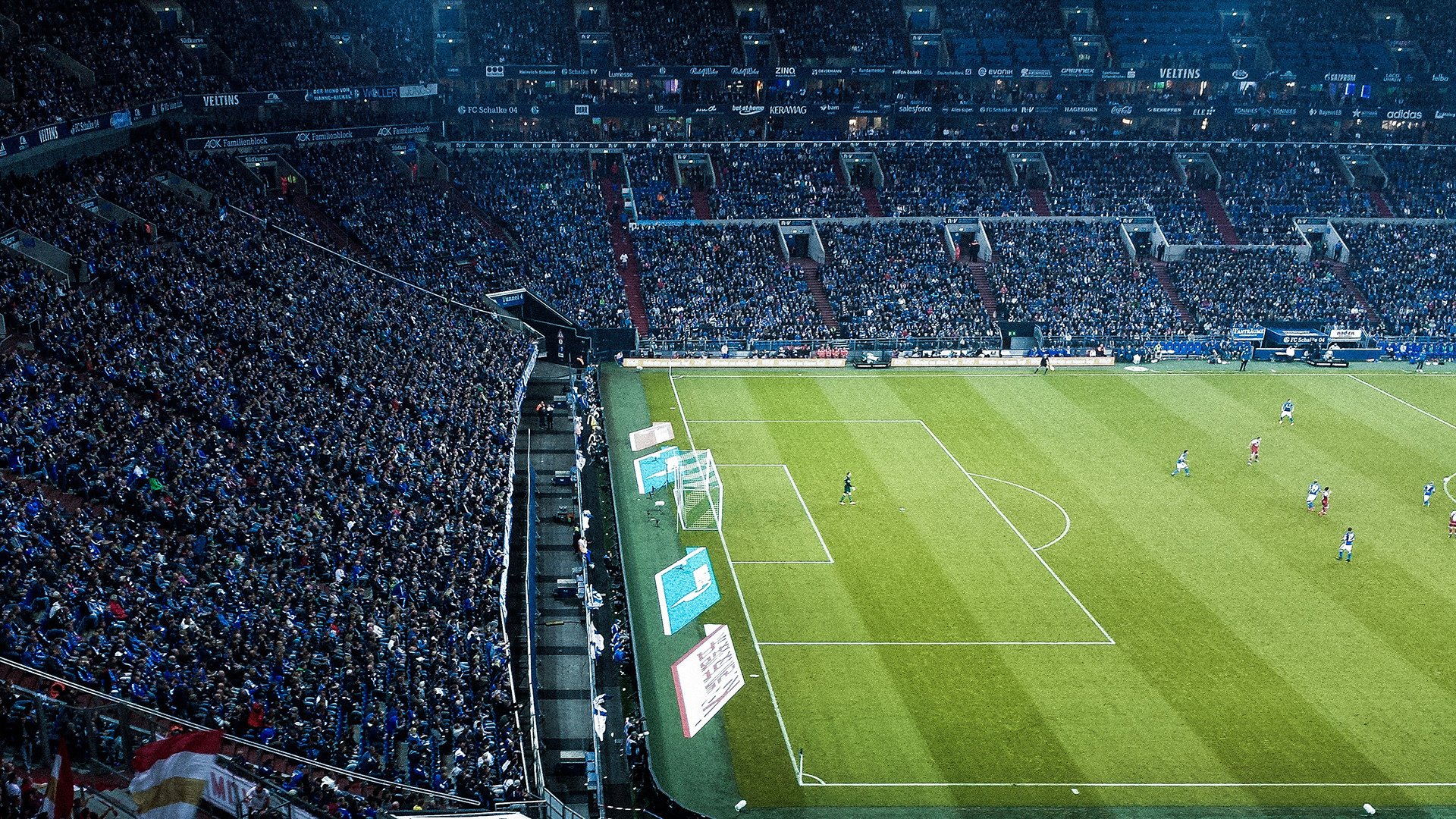 球场之外：运动员的生活故事，形容球场上的运动员的句子